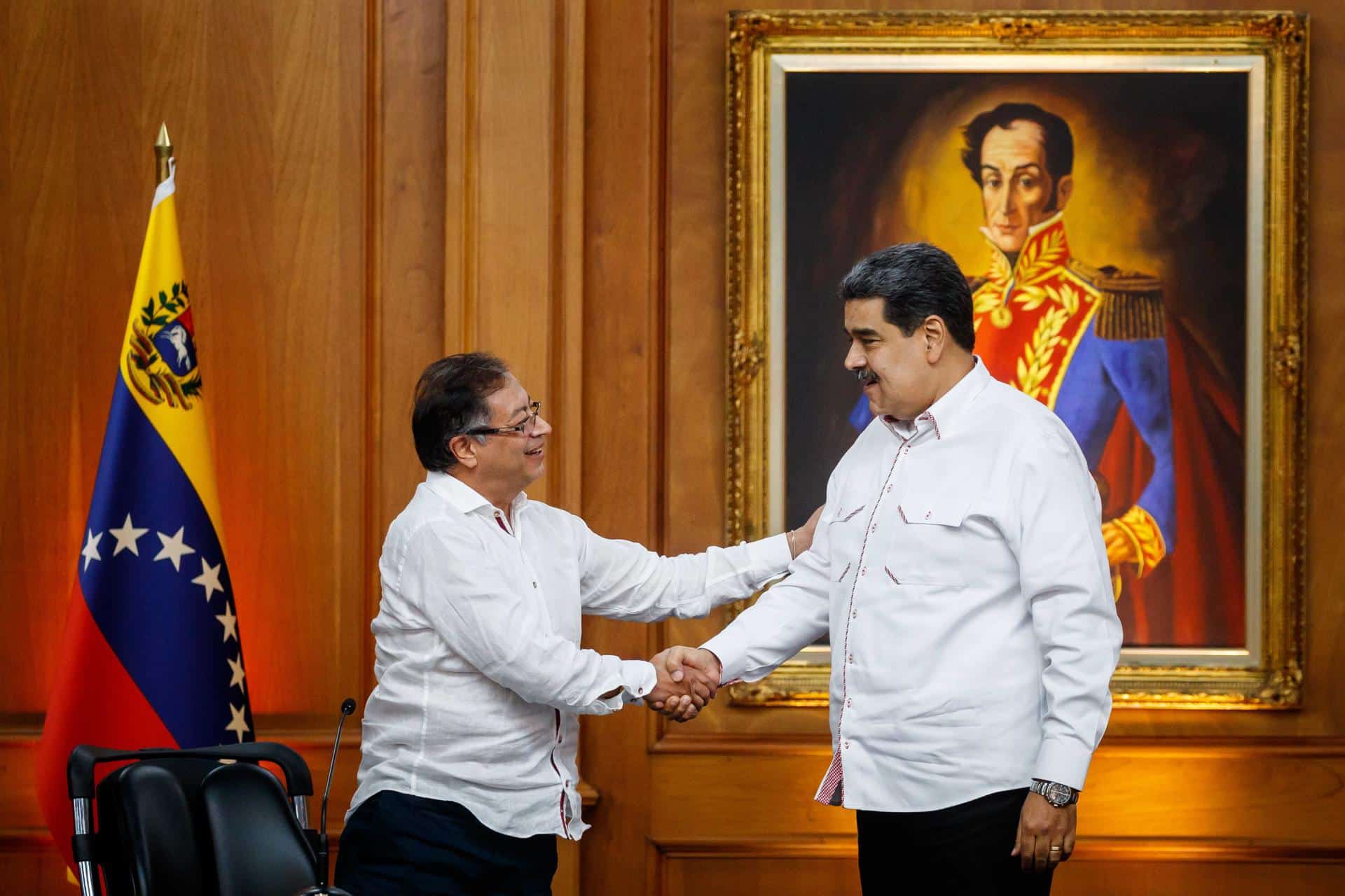 Fotografía de archivo de los presidentes de Venezuela y Colombia, Nicolás Maduro y Gustavo Petro, respectivamente, durante su primer encuentro en Caracas, en 2022. EFE/ Miguel Gutiérrez/ARCHIVO