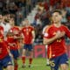 El centrocampista de la selección española Bryan Zaragoza (d) celebra gol, tercero de España, en el último partido de Liga de Naciones. EFE/Ramón de la Rocha