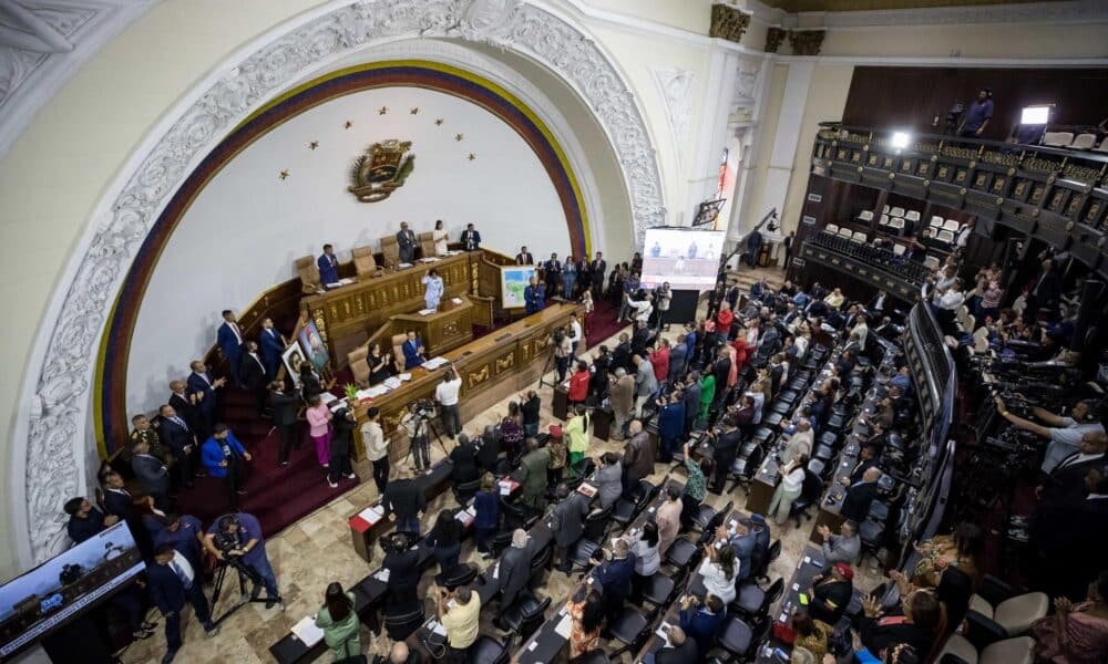 Fotografía de archivo de una sesión en la Asamblea Nacional de Venezuela durante la presentación del "Proyecto de ley contra el fascismo, neofascismo y expresiones similares", el 2 de abril del 2024 en Caracas (Venezuela). EFE/ Miguel Gutierrez