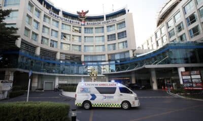 El hospital de Bangkok donde se encuentra ingresada una joven australiana intoxicada con metanol durante un viaje a Laos.
EFE/EPA/RUNGROJ YONGRIT