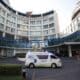 El hospital de Bangkok donde se encuentra ingresada una joven australiana intoxicada con metanol durante un viaje a Laos.
EFE/EPA/RUNGROJ YONGRIT