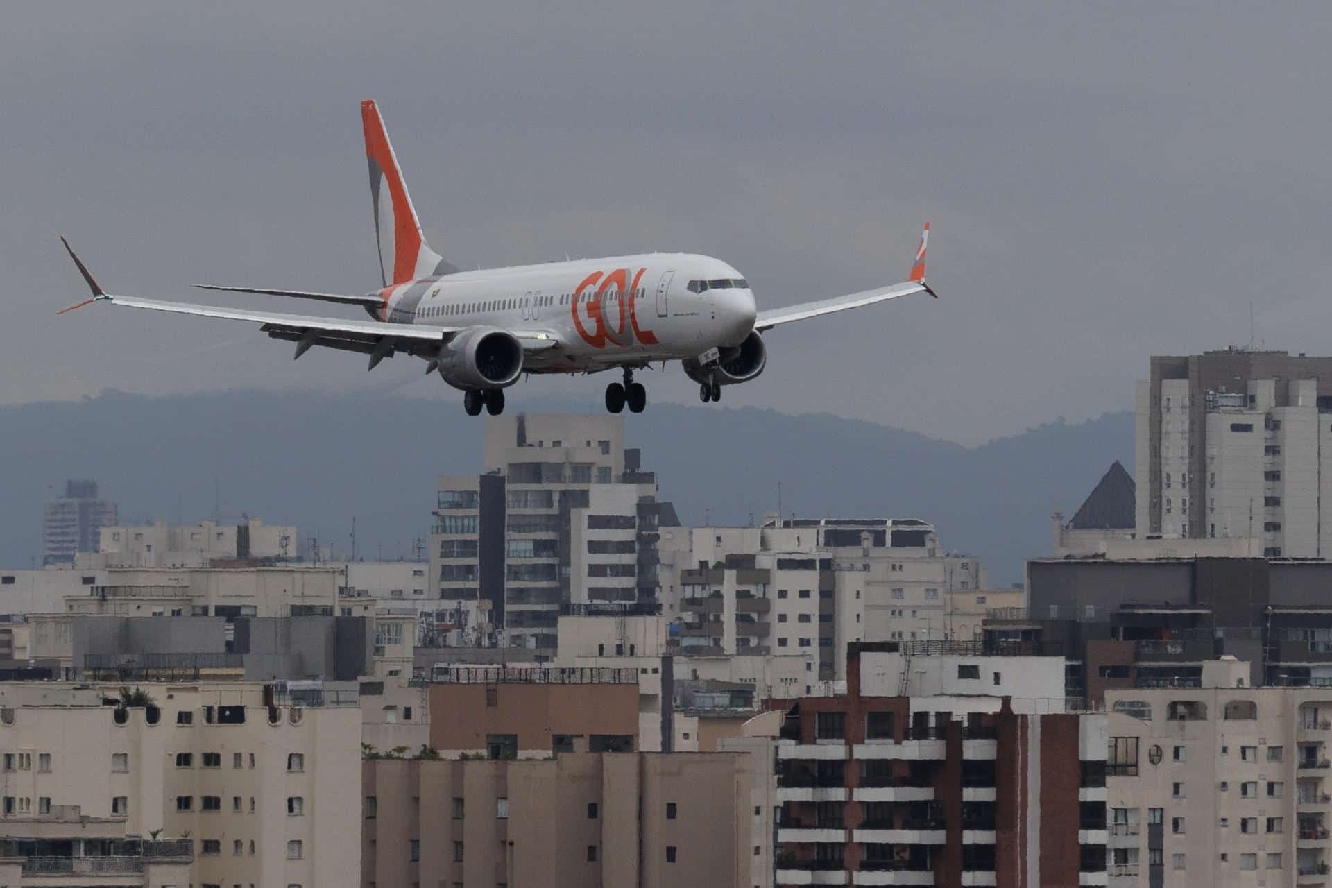 Fotografía de un avión de la aerolínea Gol desde el aeropuerto de Congonhas, en Sao Paulo (Brasil). EFE/ Isaac Fontana