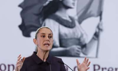 La presidenta de México, Claudia Sheinbaum, habla durante su conferencia de prensa este jueves, en el Palacio Nacional de la Ciudad de México (México). EFE/ Mario Guzmán