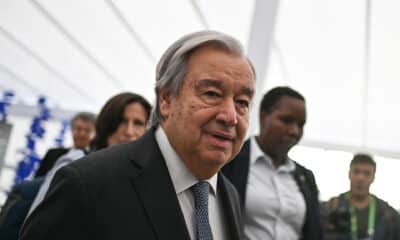 El secretario general de las Naciones Unidas (ONU), António Guterres, llega a la conferencia de prensa en el centro de prensa del G20, este domingo en Rio de Janeiro (Brasil). EFE/Andre Borges