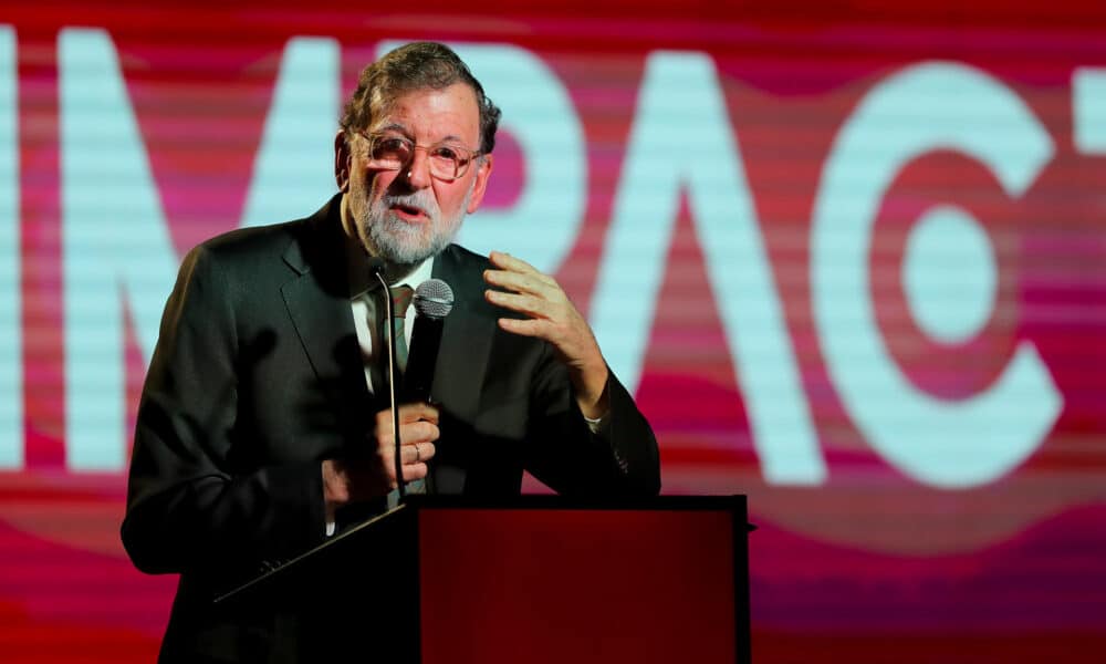 El expresidente del Gobierno de España Mariano Rajoy interviene en la conferencia 'Impacta País' este jueves, en Quito (Ecuador). EFE/ José Jácome