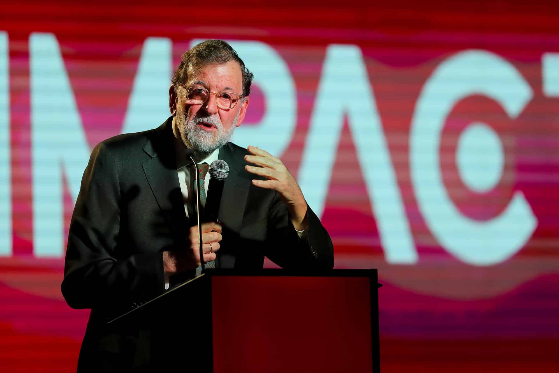 El expresidente del Gobierno de España Mariano Rajoy interviene en la conferencia 'Impacta País' este jueves, en Quito (Ecuador). EFE/ José Jácome