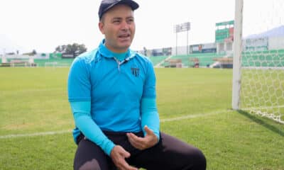 Fotografía del 8 de noviembre de 2024 del entrenador español Javier López, entrenador del club guatemalteco Antigua durante una entrevista con EFE. EFE/Fernando Ruiz