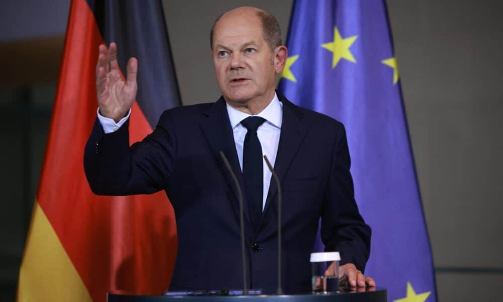 El canciller alemán Olaf Scholz habla durante una conferencia de prensa en la Cancillería en Berlín, Alemania, 04 de noviembre ) EFE/EPA/CLEMENS BILAN