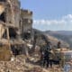 Equipos de rescate trabajan en el lugar de un bombardeo israelí ocurrido contra un edificio en la localidad de Barja, al sur de Beirut. EFE/ Noemí Jabois