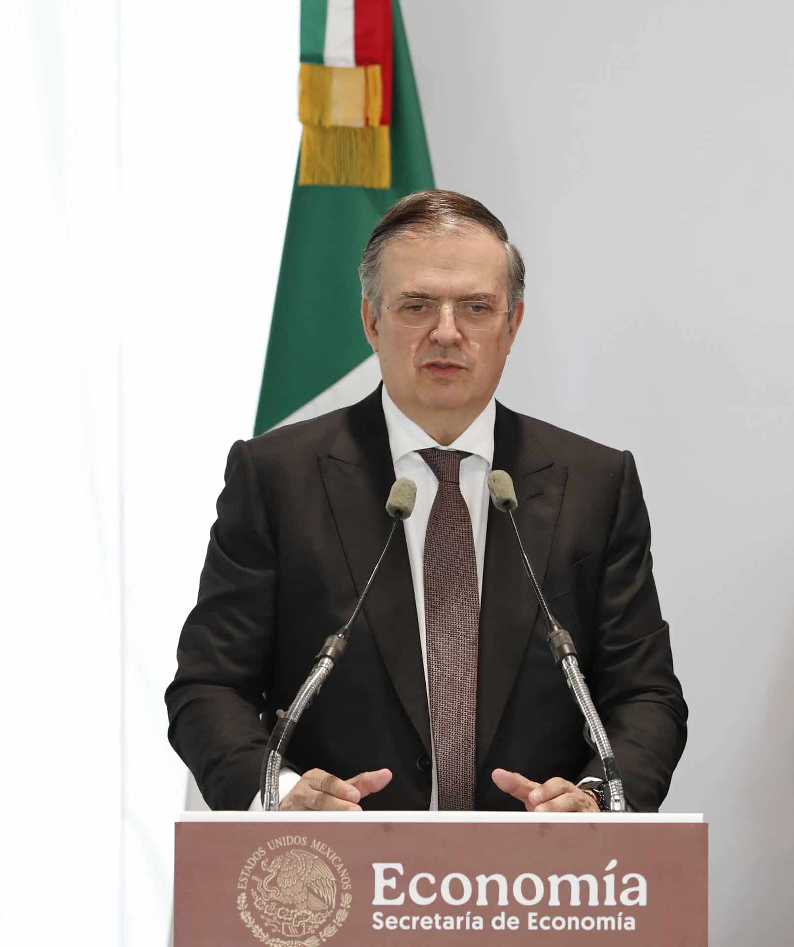 El Secretario de Economía, Marcelo Ebrard, habla durante una rueda de prensa en la Ciudad de México (México). Archivo. EFE/Mario Guzmán