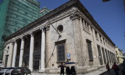 Fachada exterior de un Banco Metropolitano, en La Habana (CUBA). Imagen de archivo.  EFE/ Yander Zamora