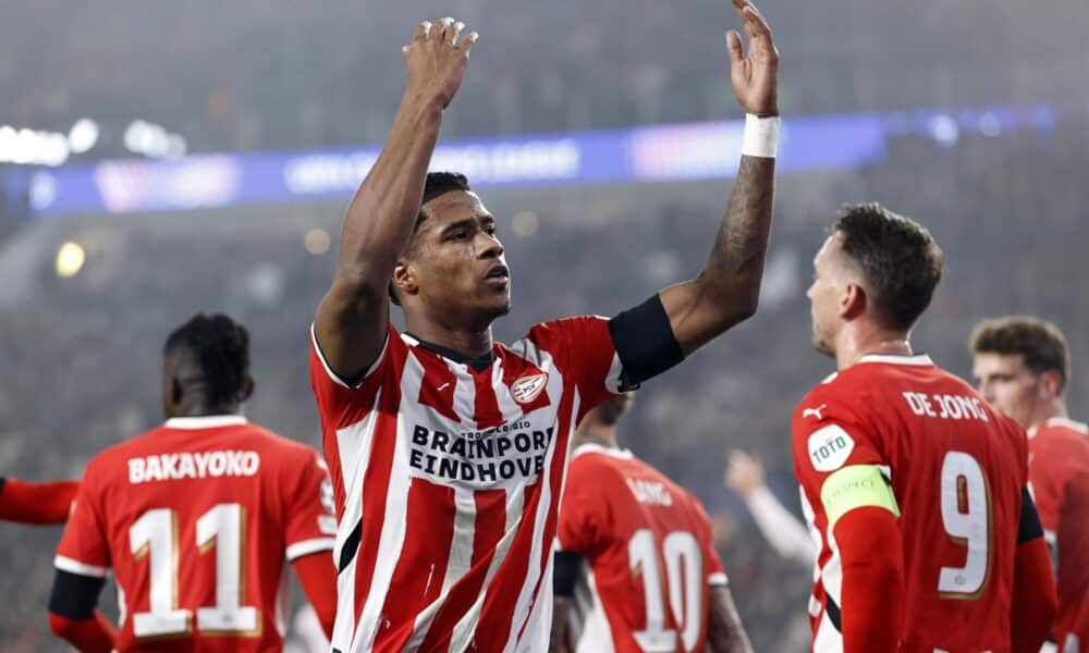 El jugador del PSV Ryan Flamingo celebra el 1-0 durante el partido de la UEFA Champions League que han jugado PSV Eindhoven y Girona FC en el Phillips Stadium en Eindhoven, Países Bajos. EFE/EPA/MAURICE VAN STEEN