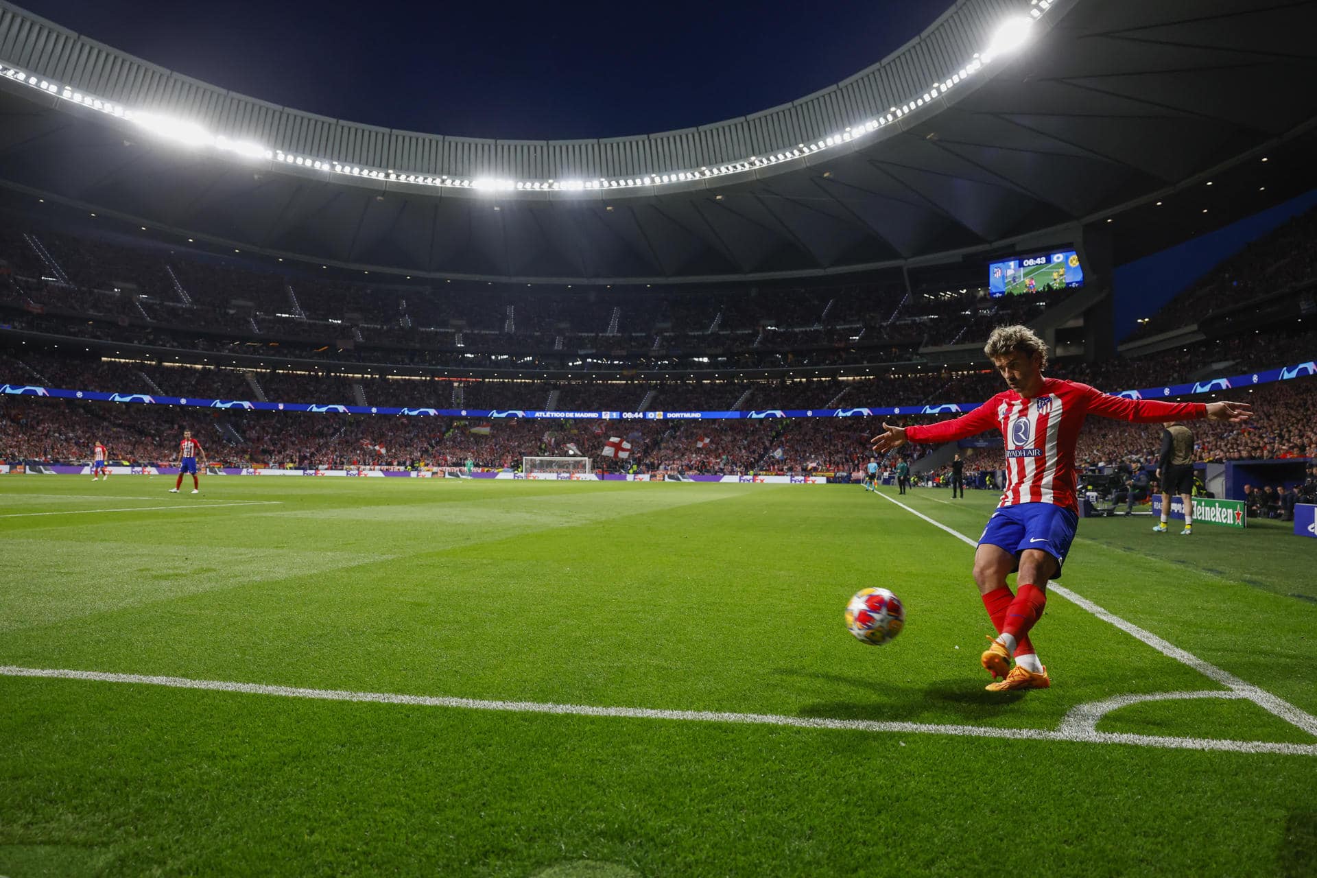 Imagen de archivo de un partido entre Atlético de Madrid y FC Barcelona. EFE/ Juanjo Martin