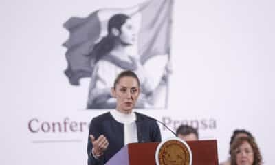 La presidenta de México, Claudia Sheinbaum, habla durante su rueda de prensa matutina en Palacio Nacional, este miércoles en Ciudad de México (México). EFE/ Isaac Esquivel