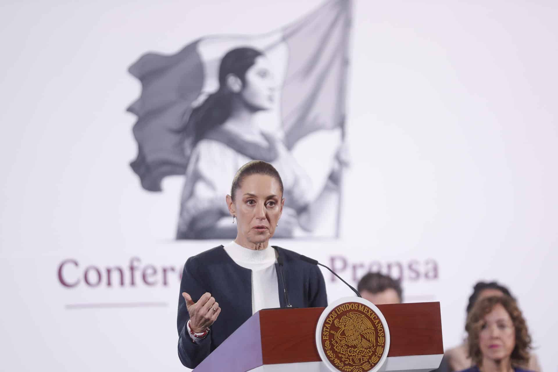 La presidenta de México, Claudia Sheinbaum, habla durante su rueda de prensa matutina en Palacio Nacional, este miércoles en Ciudad de México (México). EFE/ Isaac Esquivel