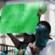 Integrantes de colectivos feministas se manifiestan a favor del aborto en las inmediaciones del Congreso del Estado de Jalisco, en Guadalajara (México). Imagen de archivo. EFE/ Francisco Guasco