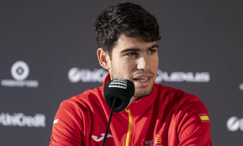 El tenista de la selección española Carlos Alcaraz durante la rueda de prensa previa a las finales de Copa Davis en Málaga. EFE/Daniel Pérez