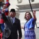 La presidenta de Perú, Dina Boluarte (d), recibe al presidente de Indonesia, Prabowo Subianto, este jueves en el Palacio de Gobierno en Lima (Perú). EFE/Paolo Aguilar