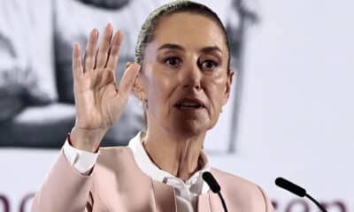 La presidenta de México Claudia Sheinbaum, participa este jueves durante una rueda de prensa en Palacio Nacional de la Ciudad de México (México). EFE/José Méndez