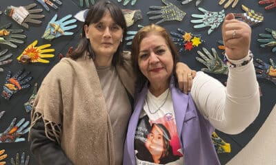 La activista mexicana Norma Andrade (d), líder feminista mexicana, acompañada de la directora y periodista francesa Brigitte Leoni, este jueves en Ginebra para el estreno del documental "Norma, en búsqueda de la justicia", inspirado en su historia y dirigido por Brigitte Leoni. EFE/Anisia Gil