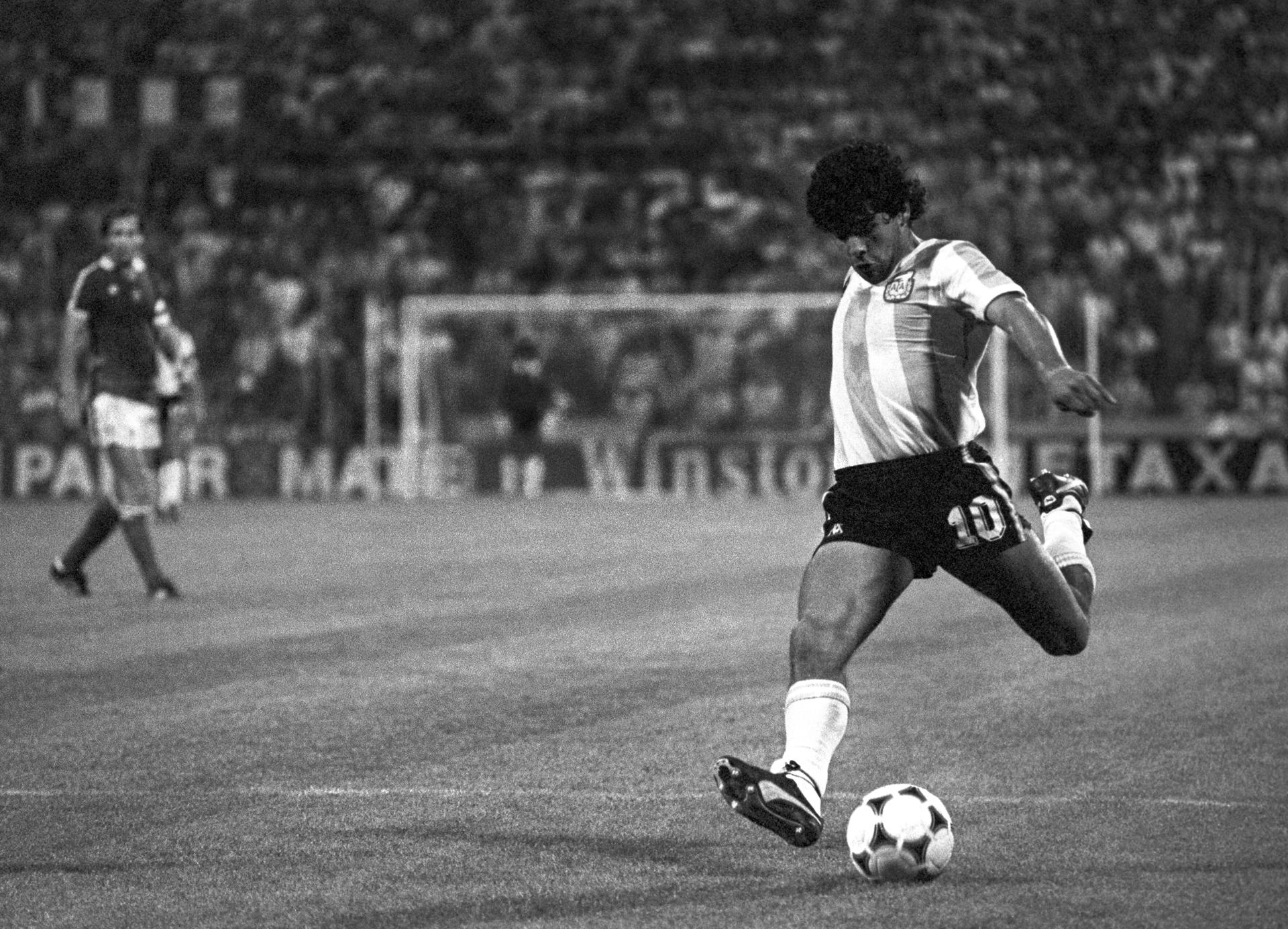 El centrocampista argentino Diego Armando Maradona, en una imagen de archivo de 1982. EFE/ma