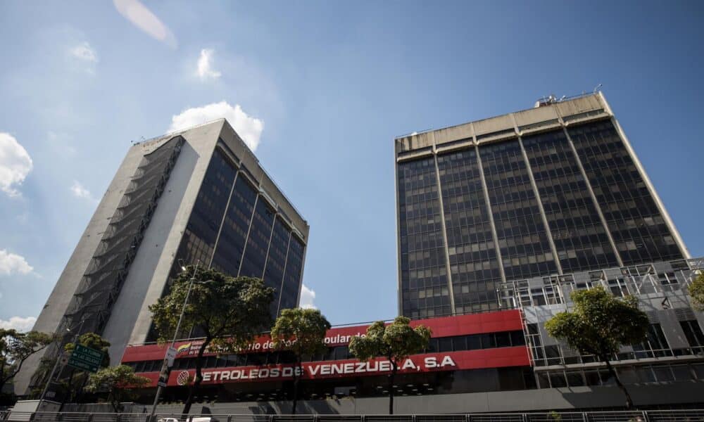 Fotografía de la sede principal del Ministerio de Energía y Petróleo y de Petróleos de Venezuela (PDVSA) en Caracas (Venezuela). EFE/ Miguel Gutiérrez