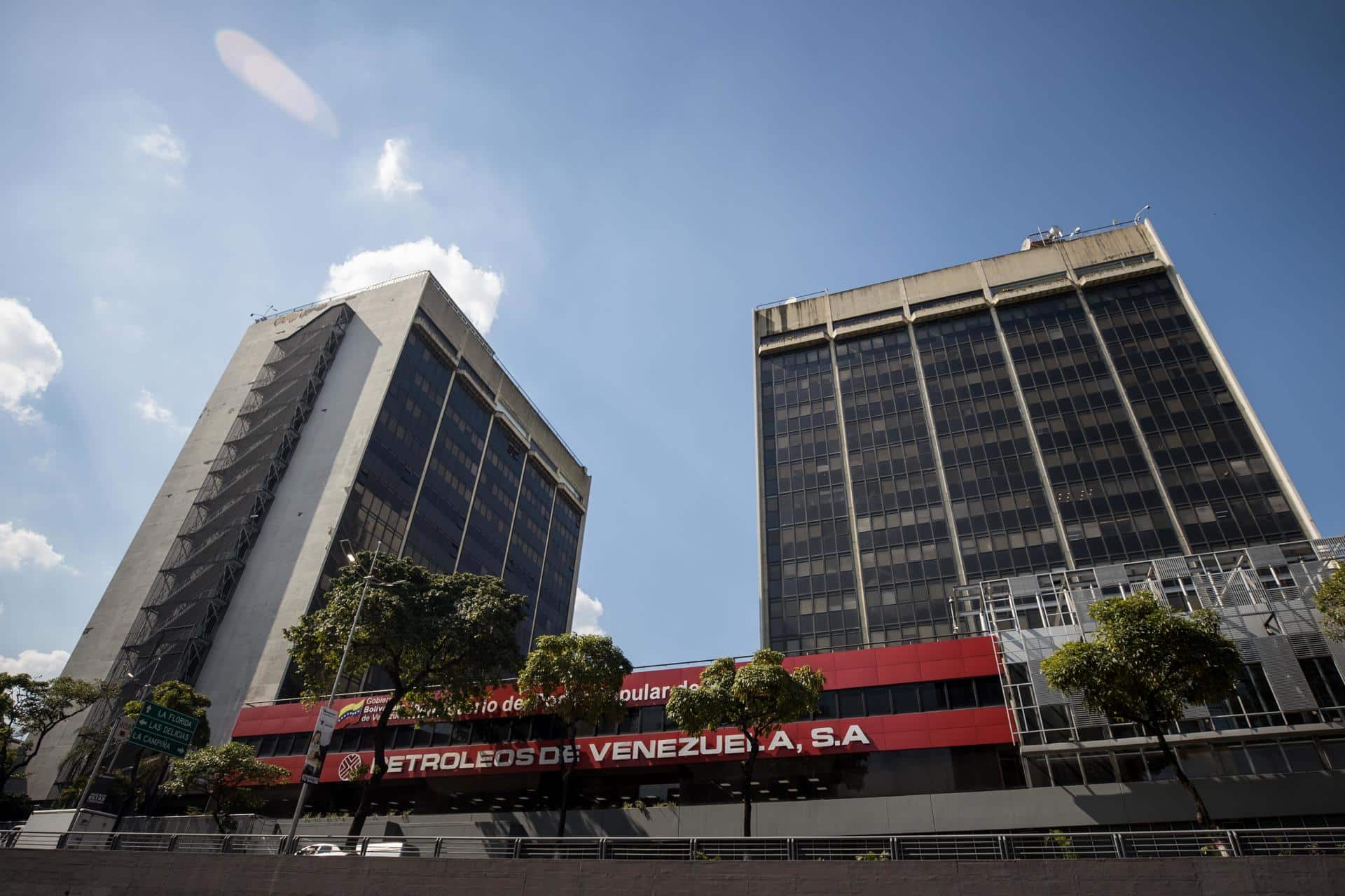 Fotografía de la sede principal del Ministerio de Energía y Petróleo y de Petróleos de Venezuela (PDVSA) en Caracas (Venezuela). EFE/ Miguel Gutiérrez