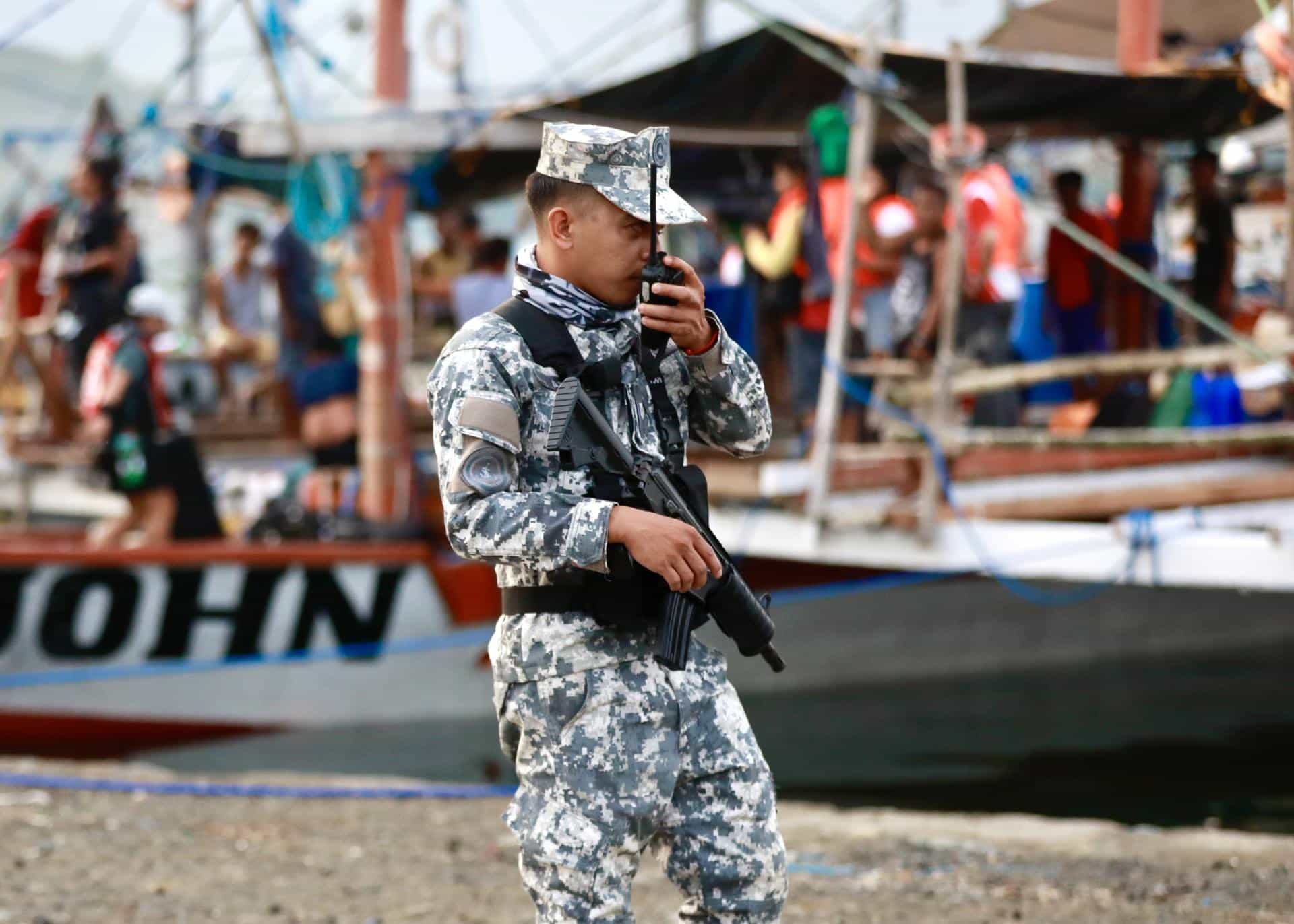 Foto de Archivo. Masinloc (Filipinas), 14/05/2024.- Un guardacostas filipino antes de emprender un viaje al bajo de Masinloc, uno de los territorios del mar de China Meridional que se disputan Pekín y Manila. EFE/EPA/FRANCIS R. MALASIG