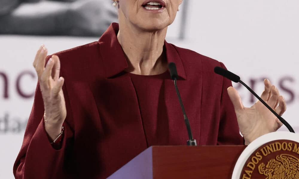 La presidenta de México Claudia Sheinbaum, participa este miércoles durante una rueda de prensa en Palacio Nacional de la Ciudad de México (México). EFE/José Méndez