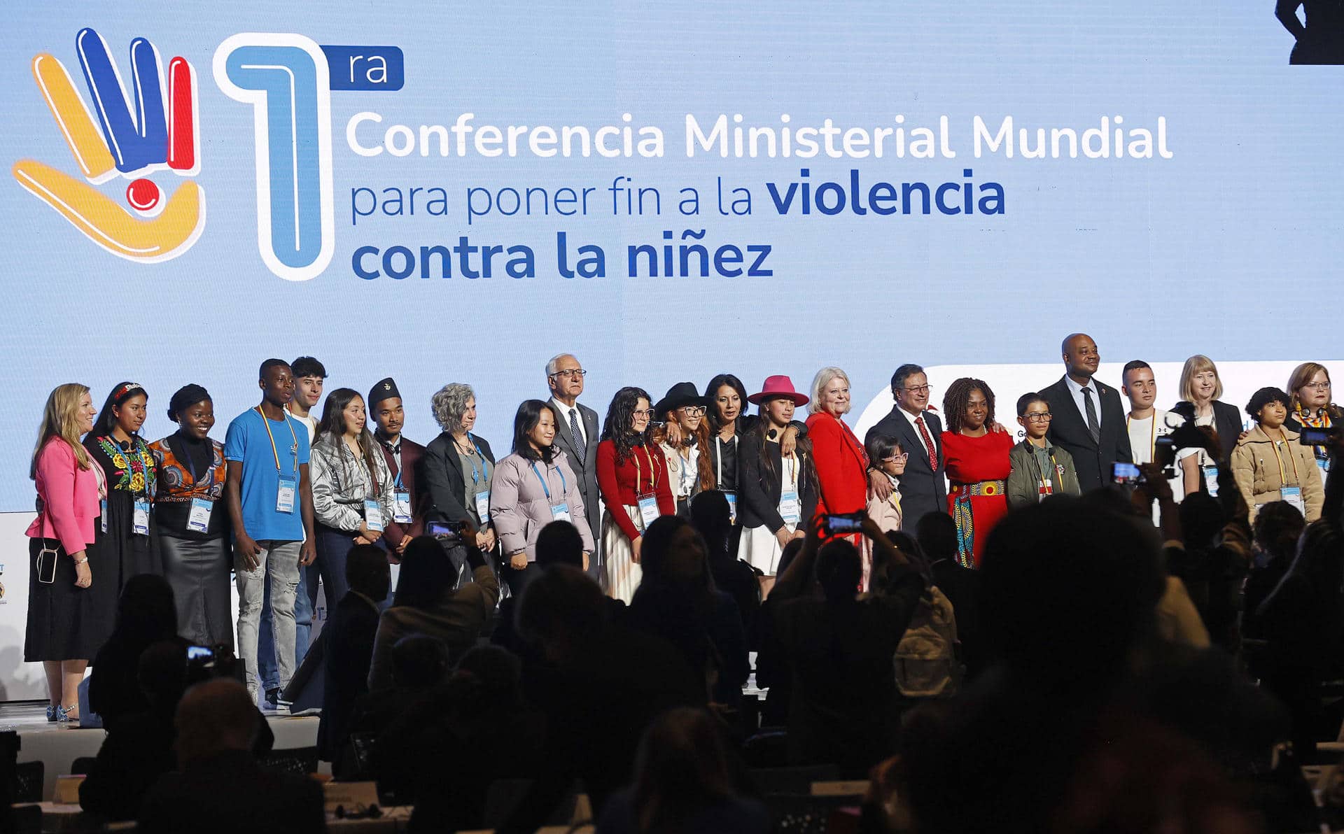 Fotografía de los participantes en la 'Primera conferencia ministerial para poner fin a la violencia contra la niñez', este jueves en Bogotá (Colombia). EFE/ Mauricio Dueñas Castañeda