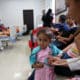 Fotografía de archivo de una niña en un centro médico en Guatemala. EFE/Esteban Biba