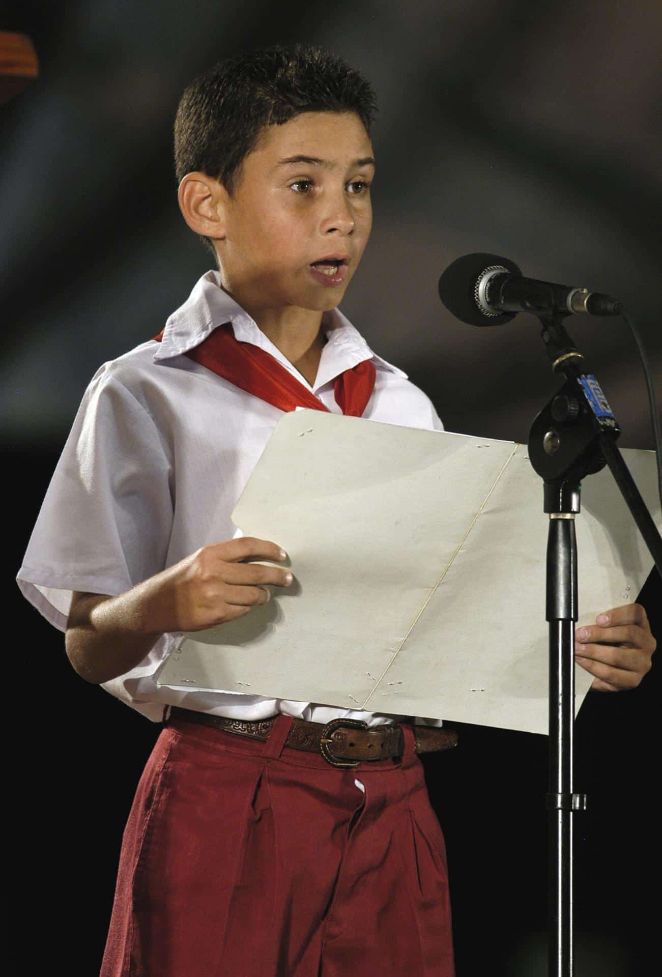 El niño balsero Elián González durante un acto de homenaje en La Habana en 2005. EFE/Alejandro Ernesto/Archivo