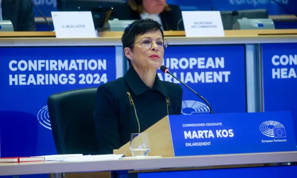 Marta Kos, Comisionada europea designada para la Ampliación, asiste a su audiencia de confirmación ante los comités del Parlamento Europeo en Bruselas, Bélgica, 07 de noviembre de 2024. (Bélgica, Bruselas)
 EFE/EPA/OLIVIER HOSLET