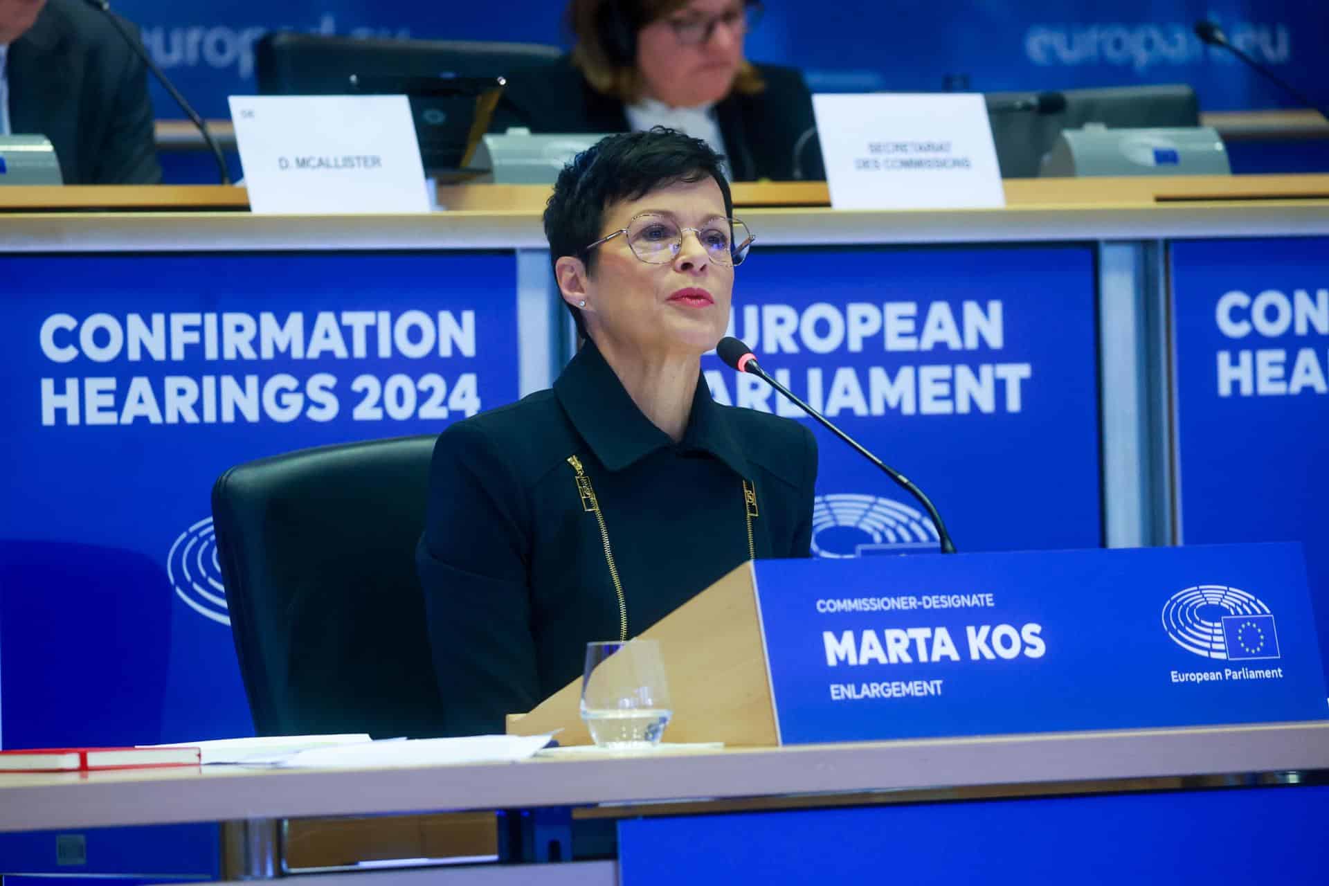 Marta Kos, Comisionada europea designada para la Ampliación, asiste a su audiencia de confirmación ante los comités del Parlamento Europeo en Bruselas, Bélgica, 07 de noviembre de 2024. (Bélgica, Bruselas)
 EFE/EPA/OLIVIER HOSLET