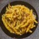 ROMA (ITALIA), 15/11/2024.- La 'carbonara', uno de los platos de pasta más emblemáticos de la cocina romana, se ha convertido en un símbolo de lucha contra la especulación con vistas al Jubileo, el Año Santo que se inaugura el próximo 24 de diciembre y en el que se espera que lleguen a Roma unos 30 millones de peregrinos. 'El pacto de la carbonara' es la particular propuesta lanzada por una asociación de consumidores italiana con el fin de evitar que los restaurantes de Roma caigan en la tentación de inflar el precio de este popular y asequible plato, elaborado con ingredientes básicos: pasta, queso, huevo, tocino de cerdo y pimienta negra. EFE/ Daniel Cáceres