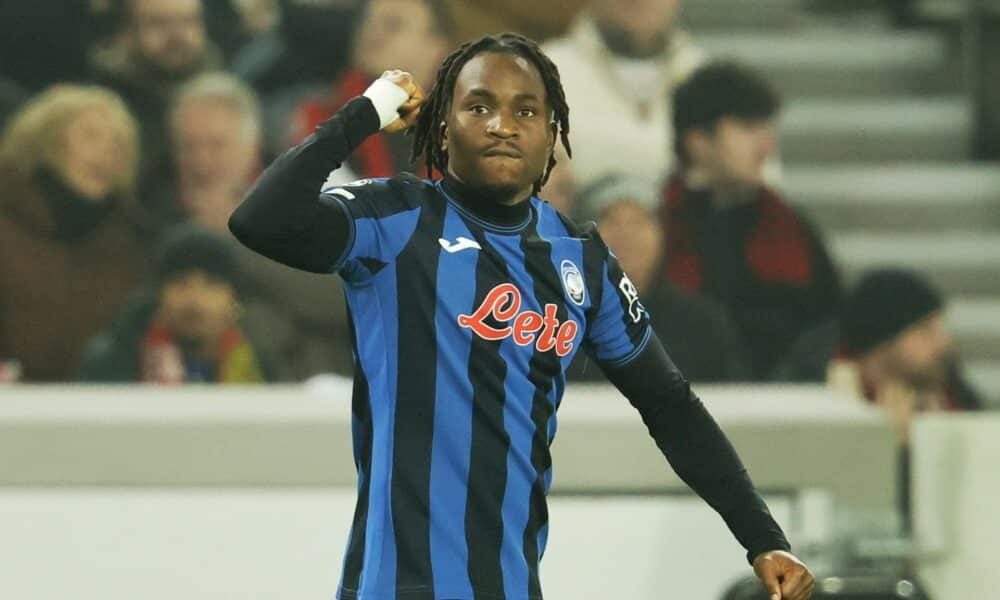 El jugador del Atalanta Ademola Lookman celebra el 0-1 durante el partido de la UEFA Champions League que han disputado VfB Stuttgart y Atalanta BC, en Stuttgart, Alemania. EFE/EPA/RONALD WITTEK