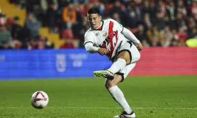 El centrocampista del Rayo James Rodríguez, durante el partido de LaLiga que Rayo Vallecano y UD Las Palmas disputado este viernes en el Nuevo Estadio de Vallecas. EFE/Kiko Huesca