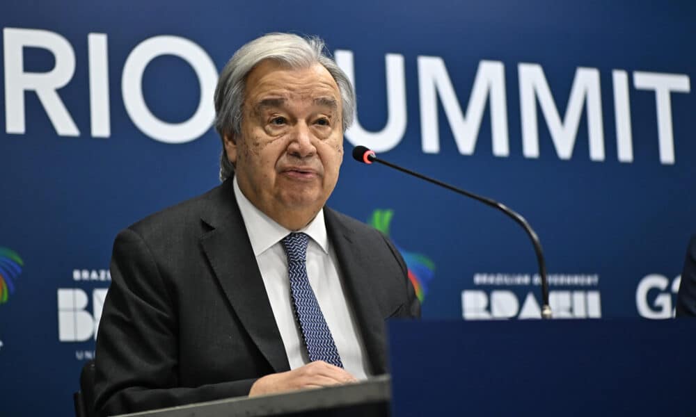 El secretario general de las Naciones Unidas (ONU), António Guterres, habla durante una conferencia de prensa en el centro de prensa del G20, este domingo en Río de Janeiro (Brasil). EFE/Andre Borges