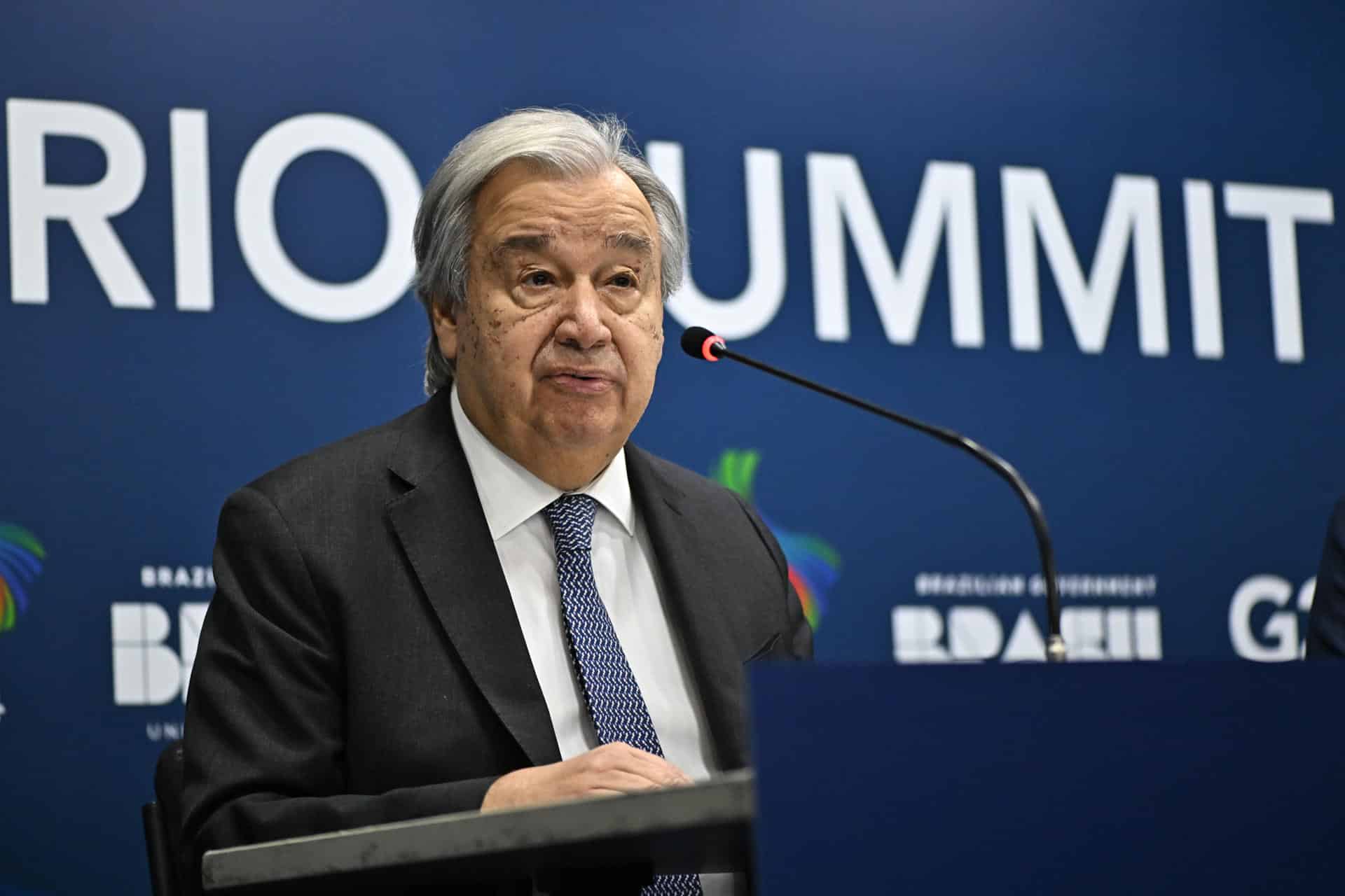 El secretario general de las Naciones Unidas (ONU), António Guterres, habla durante una conferencia de prensa en el centro de prensa del G20, este domingo en Río de Janeiro (Brasil). EFE/Andre Borges