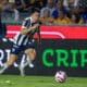 Lucia García de Rayadas controla el balón durante un juego en el estadio Universitario de la ciudad de Monterrey (México). EFE/ Miguel Sierra