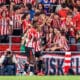 Los jugadores del Athletic Club, Álex Belenguer y Nico Williams, celebran un gols en el estadio de San Mamés, en Bilbao. EFE/Javier Zorrilla.