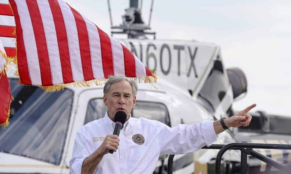 Fotografía del Gobernador de Texas, Greg Abbott. EFE/ADAM DAVIS