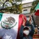 Trabajadores judiciales protestan este martes frente a la Suprema Corte de Justicia Nacional (SCJN), en la Ciudad de México (México). EFE/Sáshenka Gutiérrez