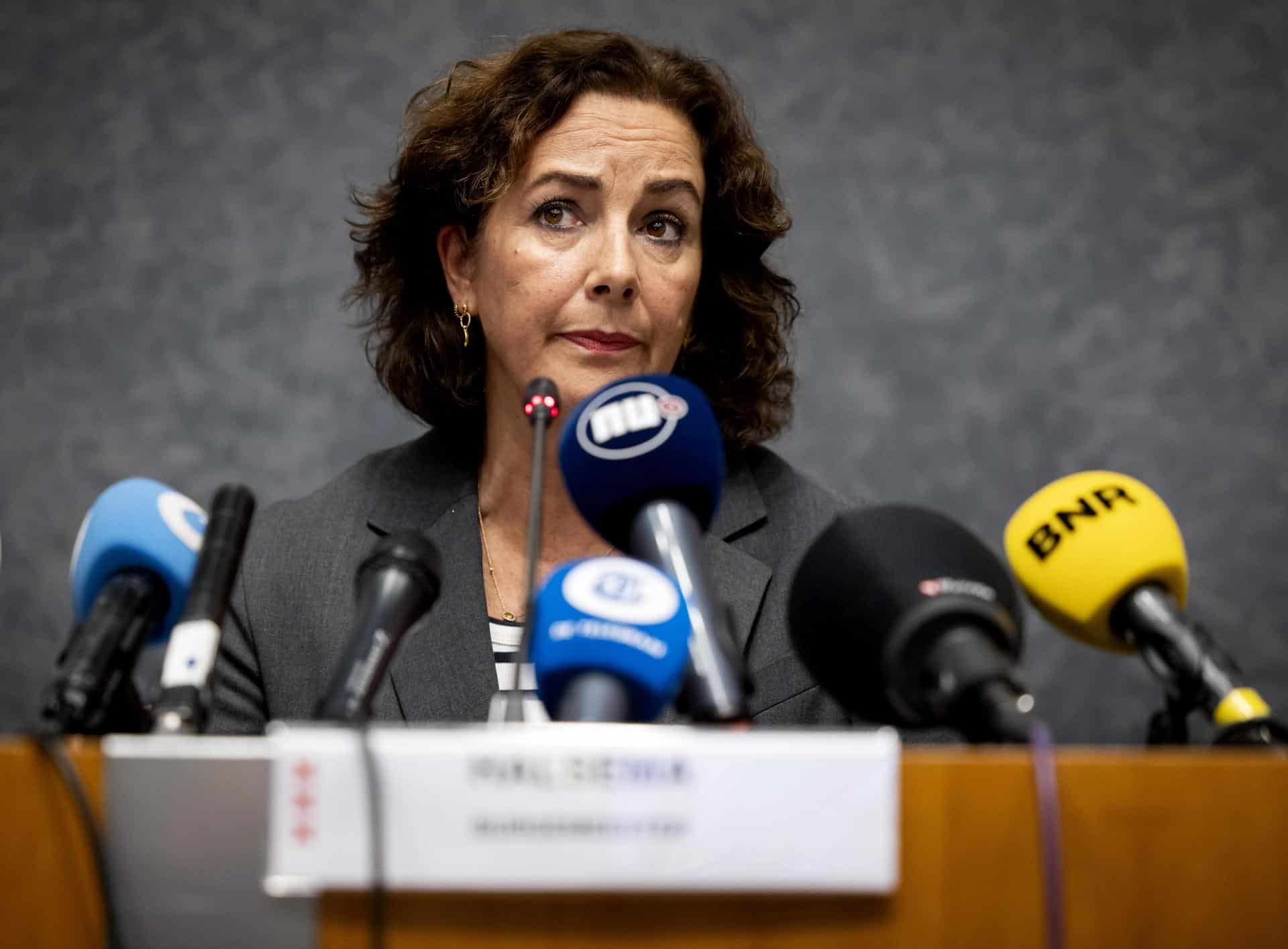 La alcaldesa de Ámsterdam, Femke Halsema, informa a la prensa sobre los incidentes ocurridos la noche anterior en Ámsterdam, Países Bajos, el 08 de noviembre de 2024. El ejército israelí confirmó el 08 de noviembre que se estaba preparando para "desplegar una misión de rescate con la coordinación del gobierno holandés ¡...Ç tras incidentes severos y violentos contra israelíes en Ámsterdam", ya que estallaron enfrentamientos la noche anterior después de un partido entre el Ajax y el club de fútbol israelí Maccabi Tel Aviv. (Netherlands; Holland) EFE/EPA/Koen van Weel