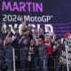 El español Jorge Martín celebra tras su conquista del Campeonato del Mundo al quedar tercero en el Gran Premio Barcelona Solidaridad de MotoGP celebrado en el circuito de Montmeló, este domingo. EFE/ Alejandro Garcia