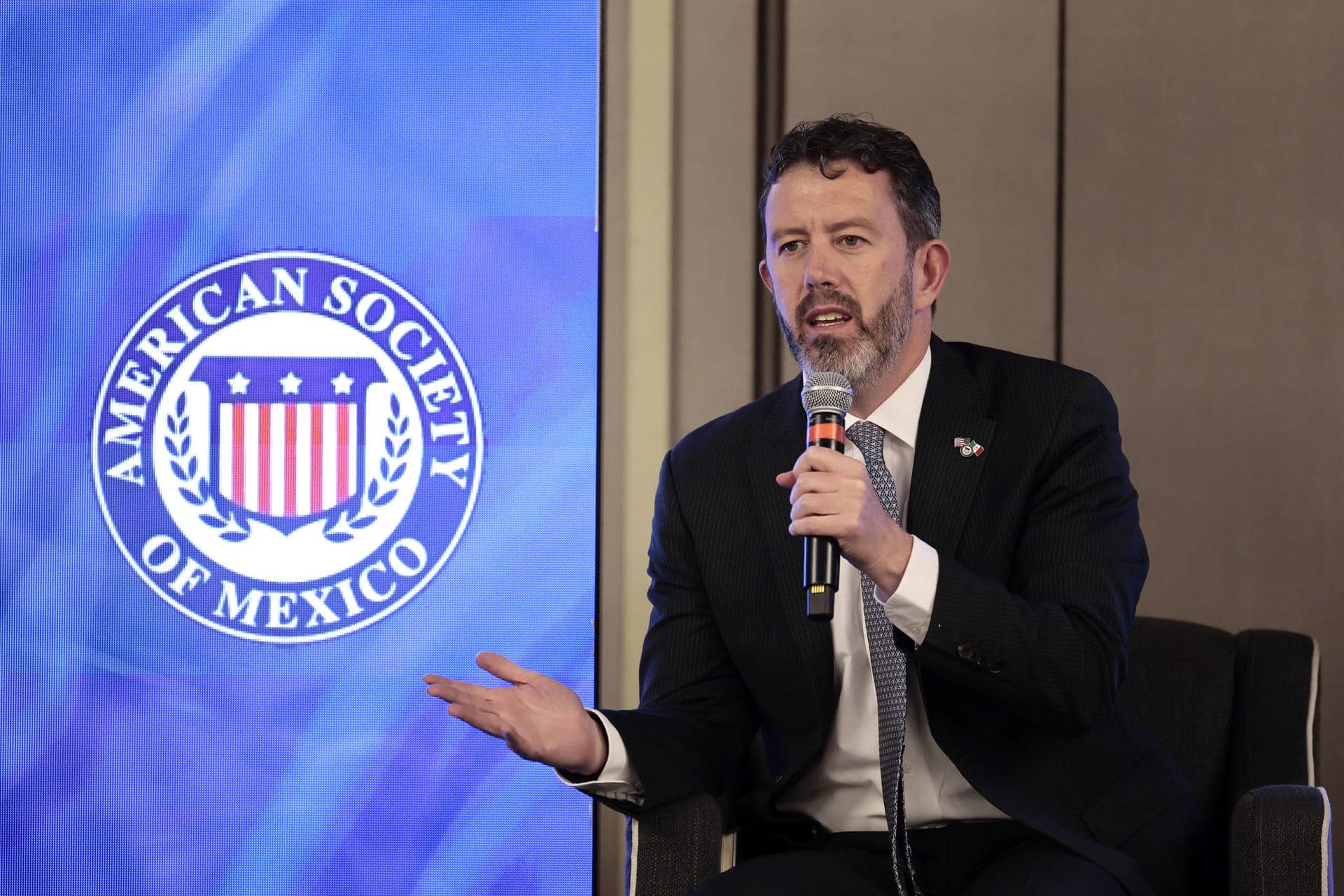 El presidente de la American Society of México, Larry Rubin, participa durante el panel ‘Análisis poselectoral de EEUU’ este miércoles en la Ciudad de México (México). EFE/ José Méndez