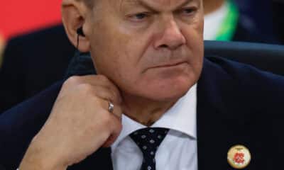 El primer ministro de Alemania, Olaf Scholz, participa durante la apertura de la Cumbre de jefes de Estado del G20 que comenzó este lunes en Río de Janeiro (Brasil). EFE/ Antonio Lacerda