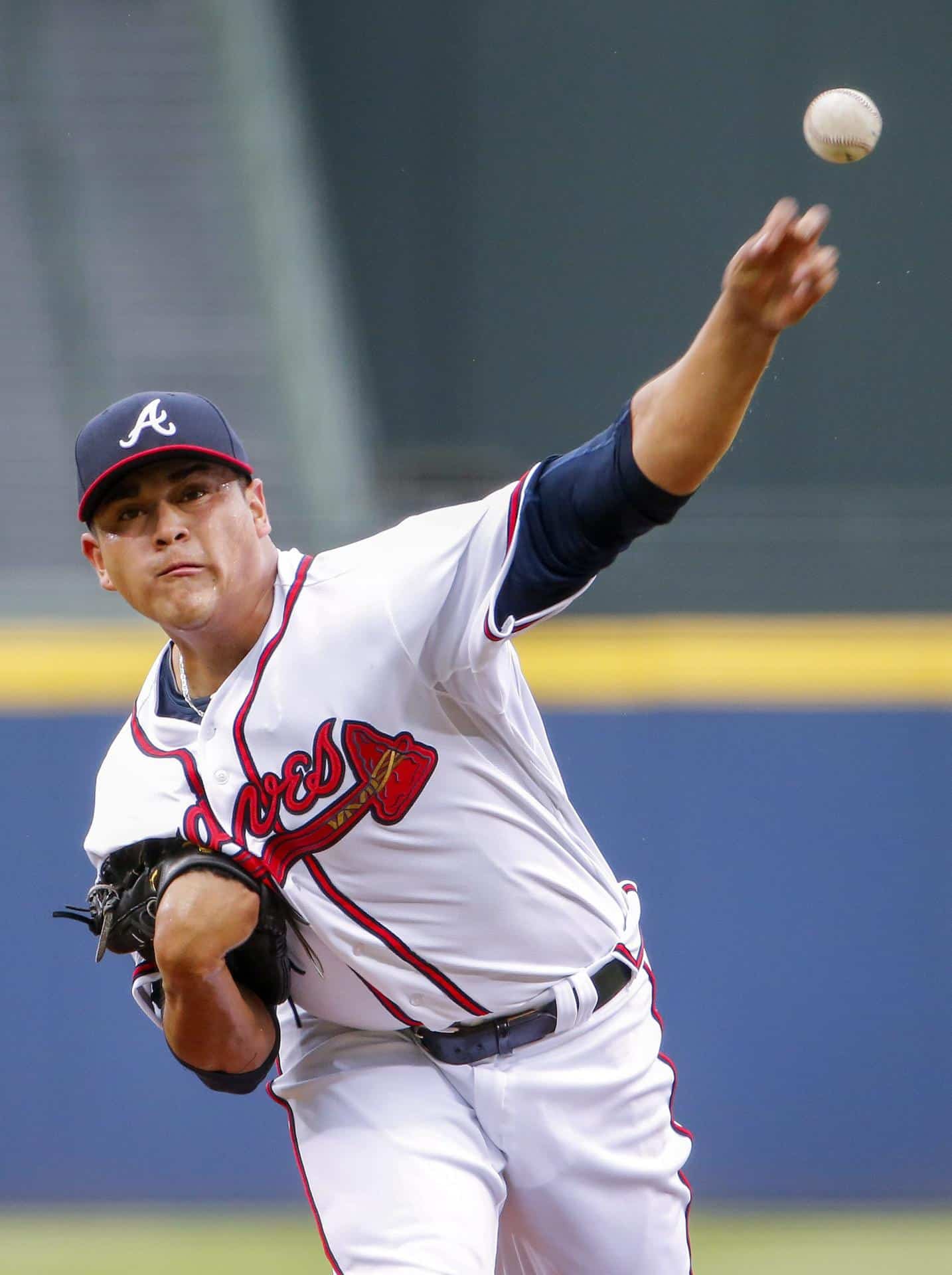 Fotografía de archivo del lanzador mexicano Manny Banuelos, exjugador de los Bravos de Atlanta, quien este sábado abrirá para la selección de su país el pulso con a de Venezuela en el torneo Premier 12. EFE/ERIK S. LESSER