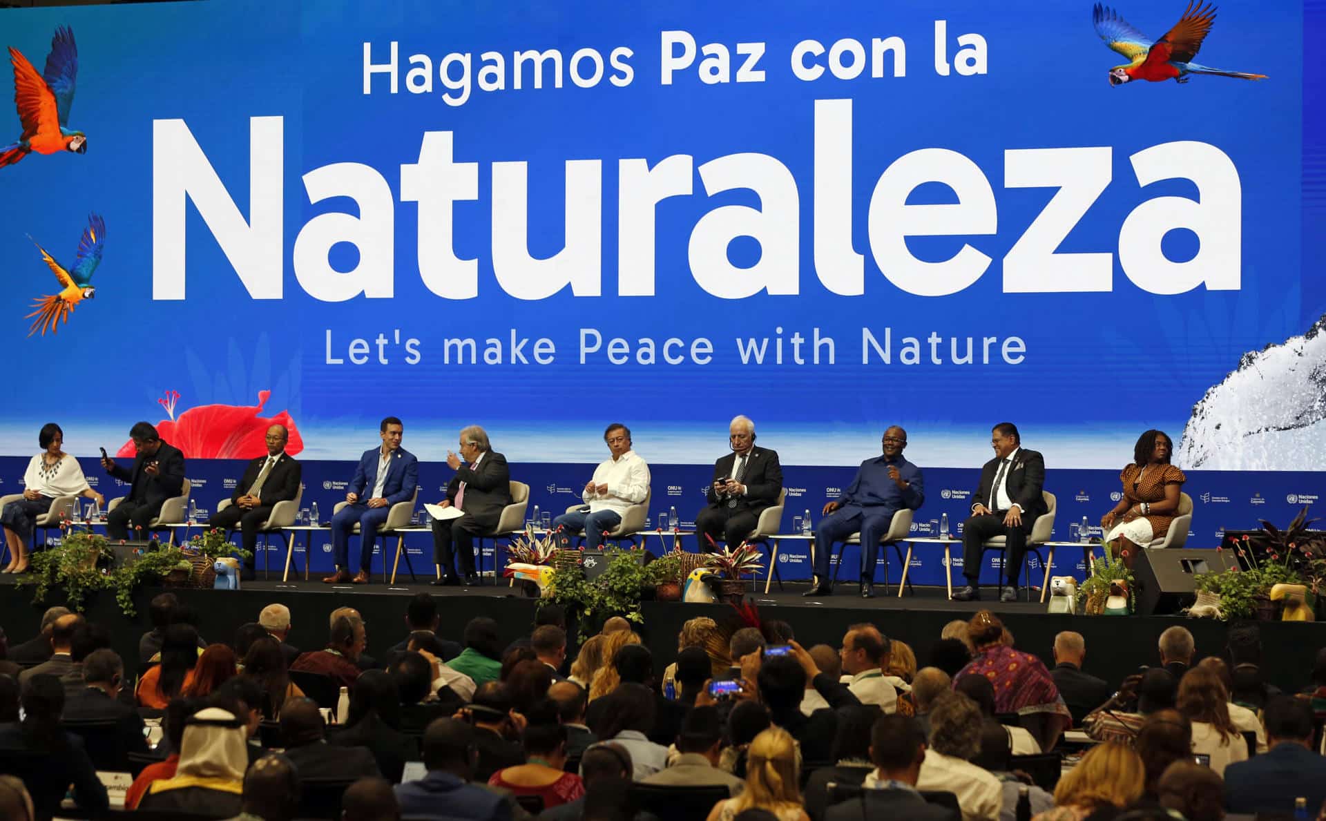 Fotografía de archivo del 29 de octubre de 2024 del presidente de Colombia, Gustavo Petro (6i), acompañado por el secretario general de la ONU, António Guterres (5i), y el presidente de Ecuador, Daniel Noboa (4i), entre otros, participan en el segmento de alto nivel de la Conferencia de la ONU sobre Biodiversidad Biológica (COP16) en Cali (Colombia). EFE/ Ernesto Guzmán Jr.