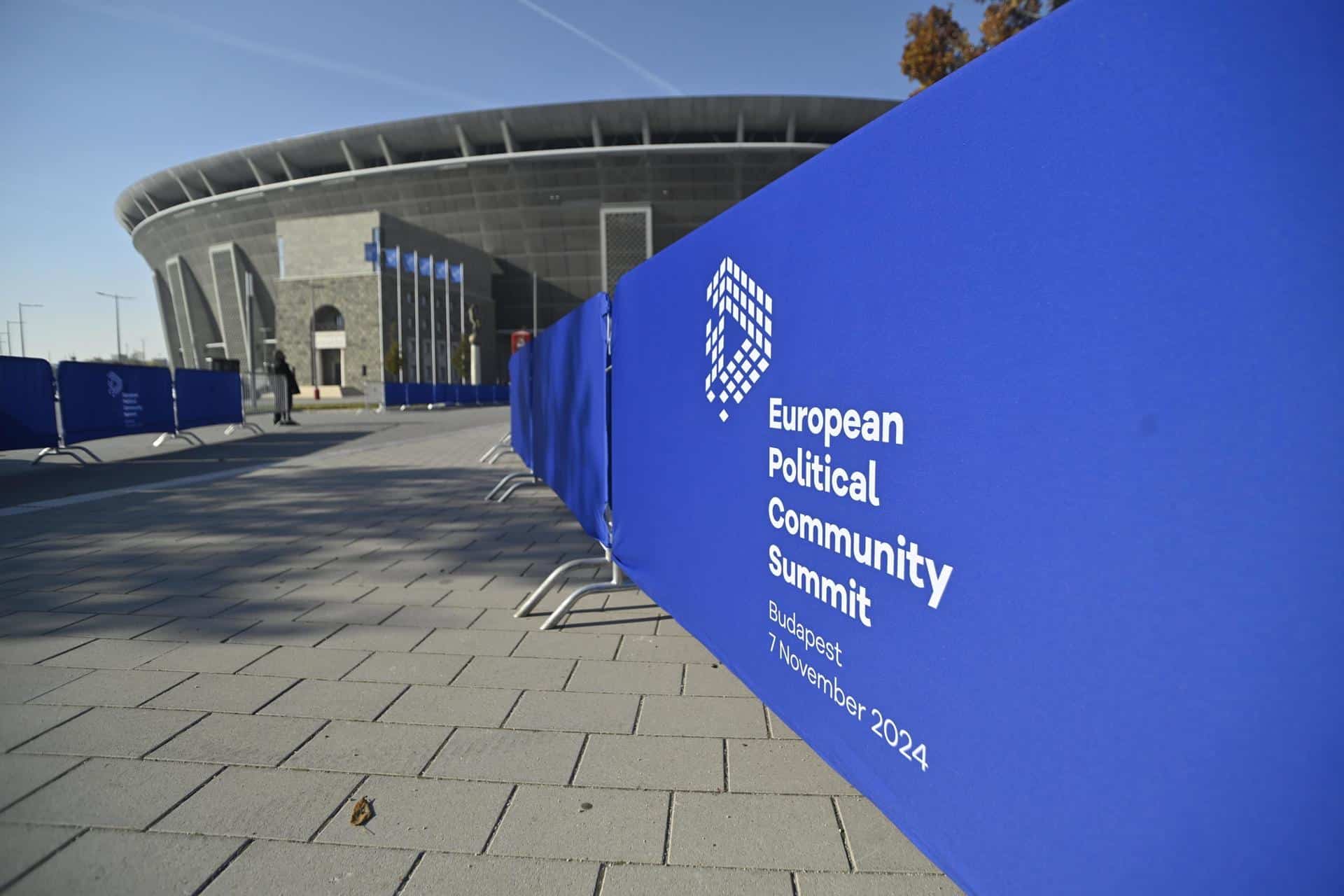 Entrada al Puskas Arena de Budapest, donde se reúnen los líderes de la CPE. EFE/EPA/ZOLTAN BALOGH HUNGARY OUT